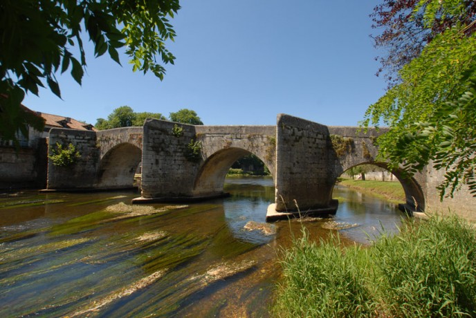 Val-de-Dronne---Pont-de-Bou